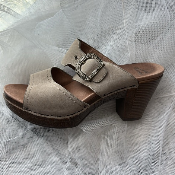 Dansko high Platform wedge leather sandal with buckle TAUPE SUEDE size 40 - Picture 1 of 10